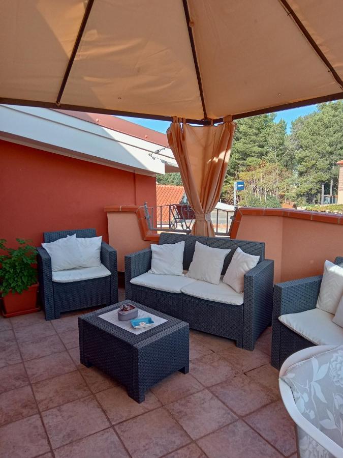 Casa Vacanza Le 2 Isole Suni Exterior photo