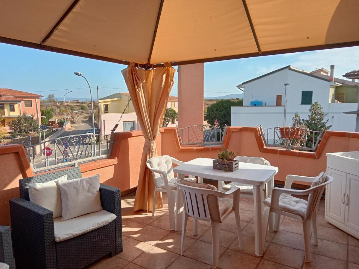 Casa Vacanza Le 2 Isole Suni Exterior photo